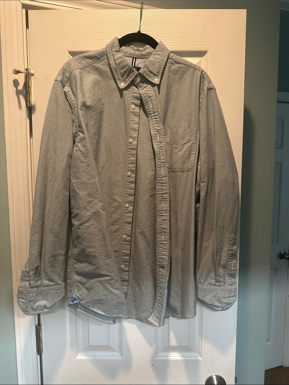 Men's Light Gray Button-Up Shirt
